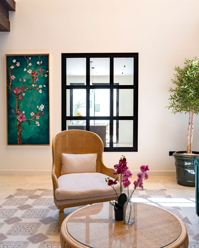 INTERIOR DE CASA CON CARPINTERIA DE ALUMINIO Y SISTEMA E 28 DE EXTRUAL EN LORA DEL RIO SEVILLA