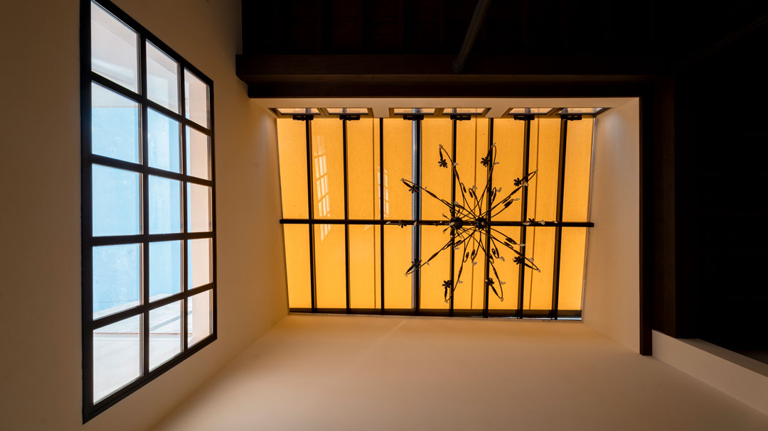 SISTEMA E 110 DE EXTRUAL DE MURO CORTINA COLOCADO EN CASA ANDALUZA EN LORA DEL RIO SEVILLA