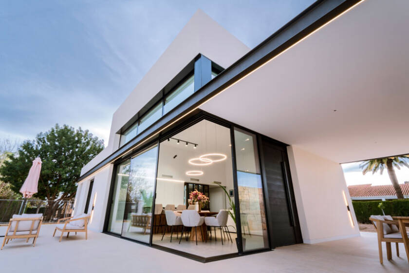 SISTEMA E 150 MOTORIZADO BICARRIL DE EXTRUAL MONTADO EN ESQUINERO EN CASA CHALET EN LORCA MURCIA