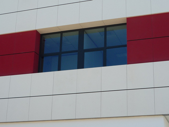 SISTEMA E 36 DE EXTRUAL EN SISTEMAS DE ALUMINIO INSTALADOS EN VENTANAS DE CICAP