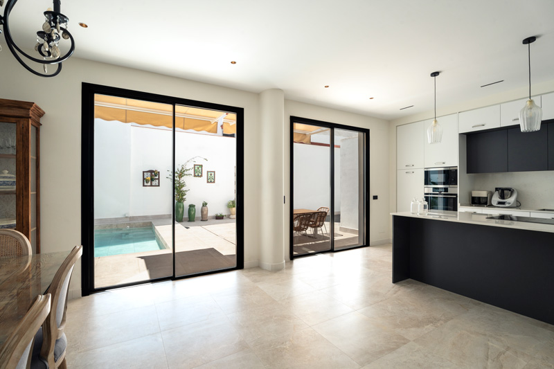 SISTEMAS E 150 DE EXTRUAL BICARRIL DE ACCESO A PATIO EN CASA DE LORA DEL RIO SEVILLA