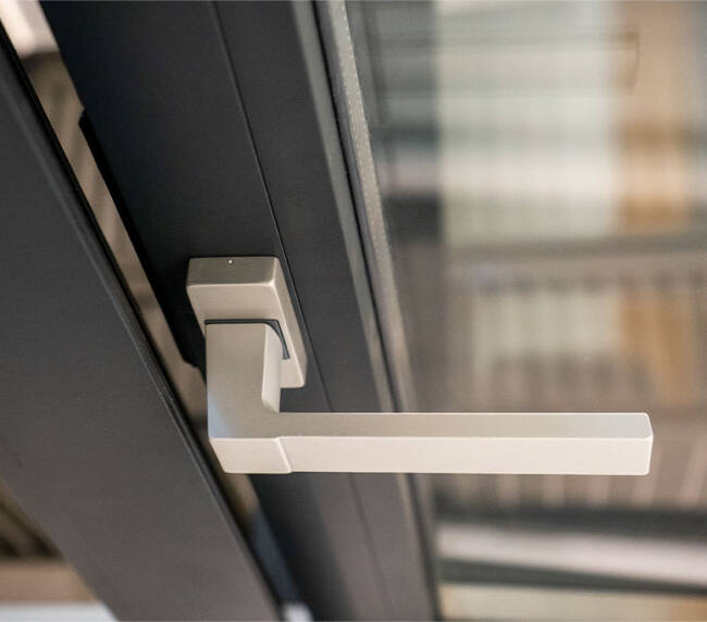 EXTRUAL AISLAMIENTO TERMICO Y ACUSTICO COMPLEMENTOS DE CARPINTERIA