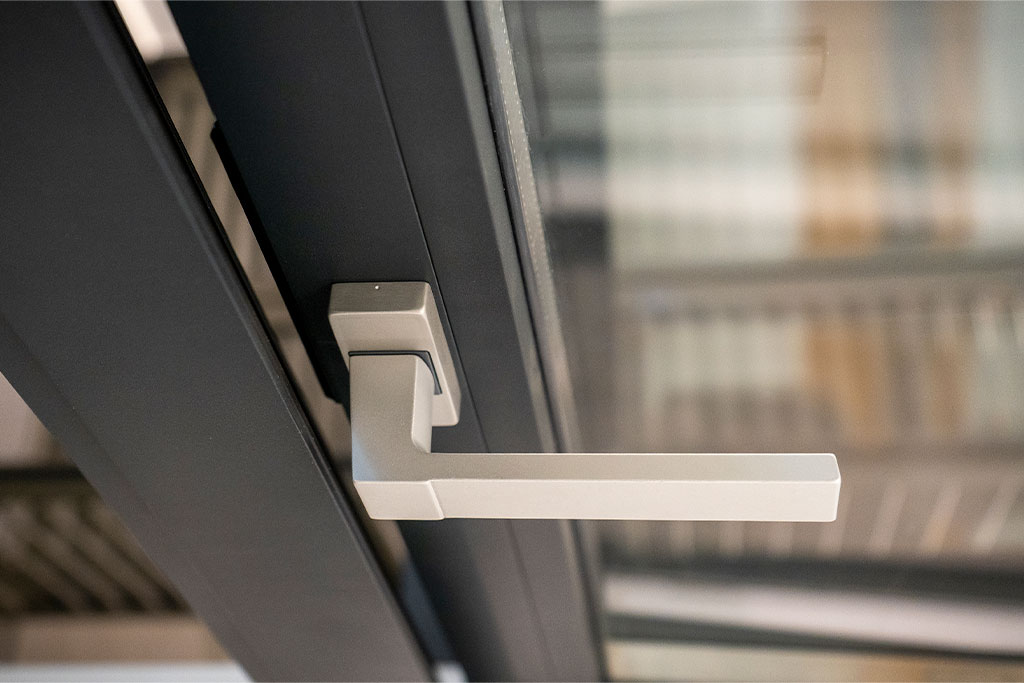 EXTRUAL AISLAMIENTO TERMICO Y ACUSTICO COMPLEMENTOS DE CARPINTERIA