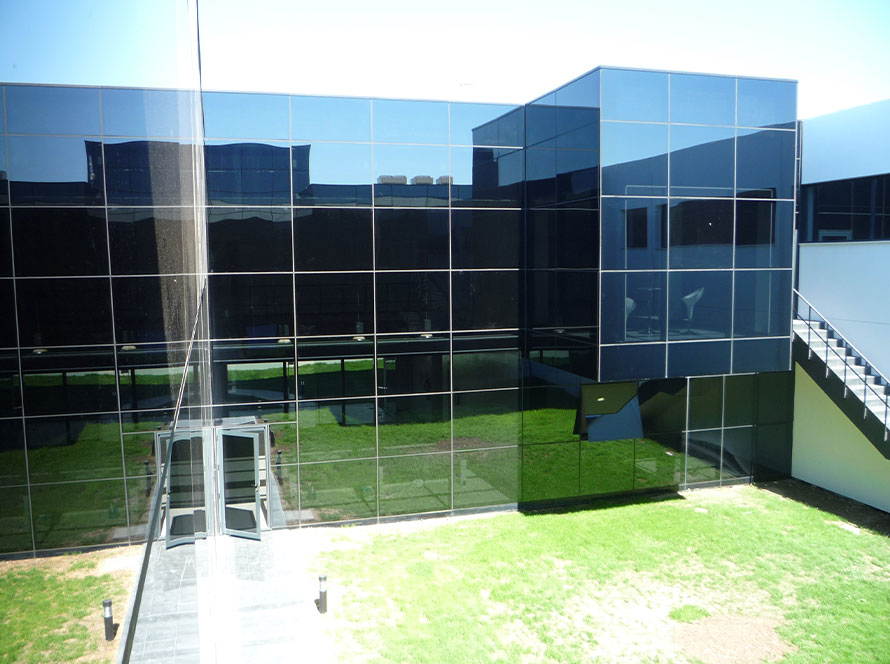 EXTRUAL SISTEMA DE MURO CORTINA PARA GRANDES DIMENSIONES