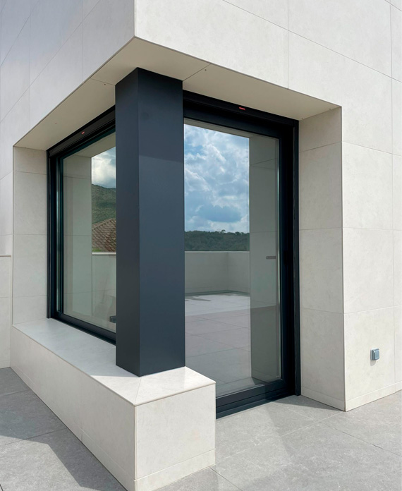 EXTRUAL SISTEMAS DE ALUMINIO PARA CARPINTERIAS EN VIVIENDAS DE LUJO