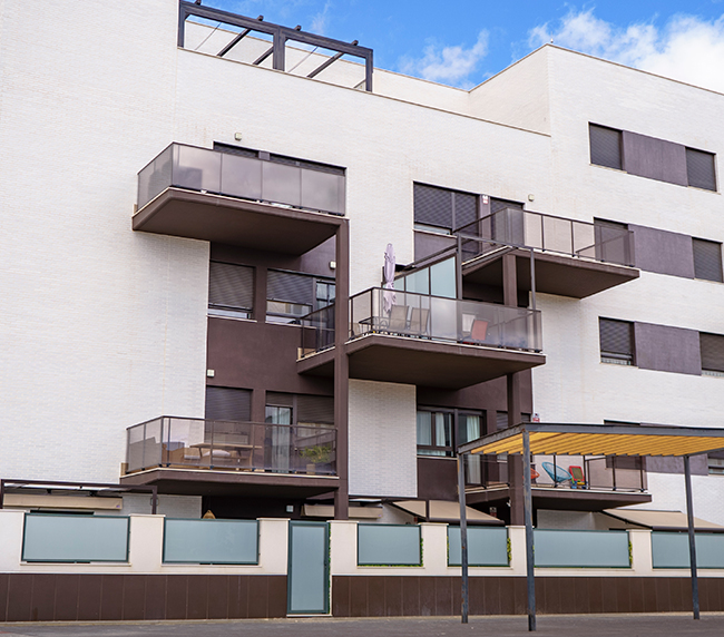 EXTRUAL SISTEMAS DE ALUMINIO PARA TERRAZAS Y BALCONES QUE SE INTEGRAN EN VIVIENDAS