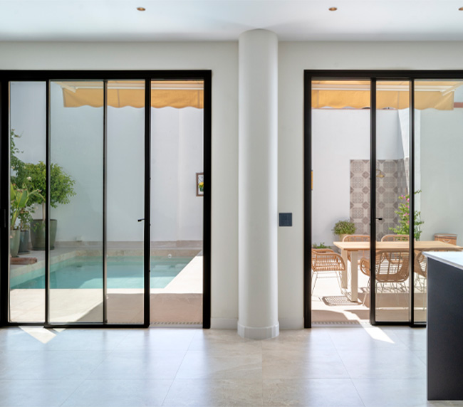 EXTRUAL SISTEMAS DE ALUMINIO PARA TERRAZAS Y BALCONES SIN BARRERAS