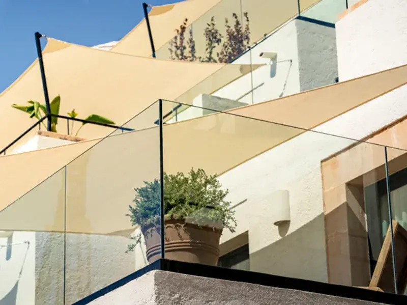 Banrandilla de EXTRUAL Sistemas para balcones en Hoteles